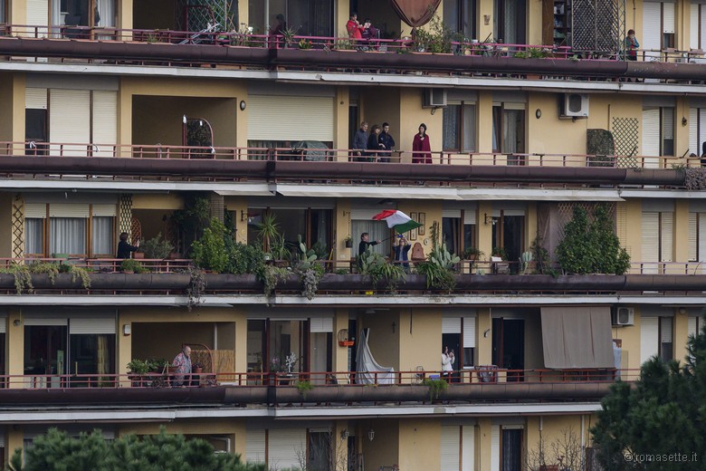 flashmob-sui-balconi-coronavirus